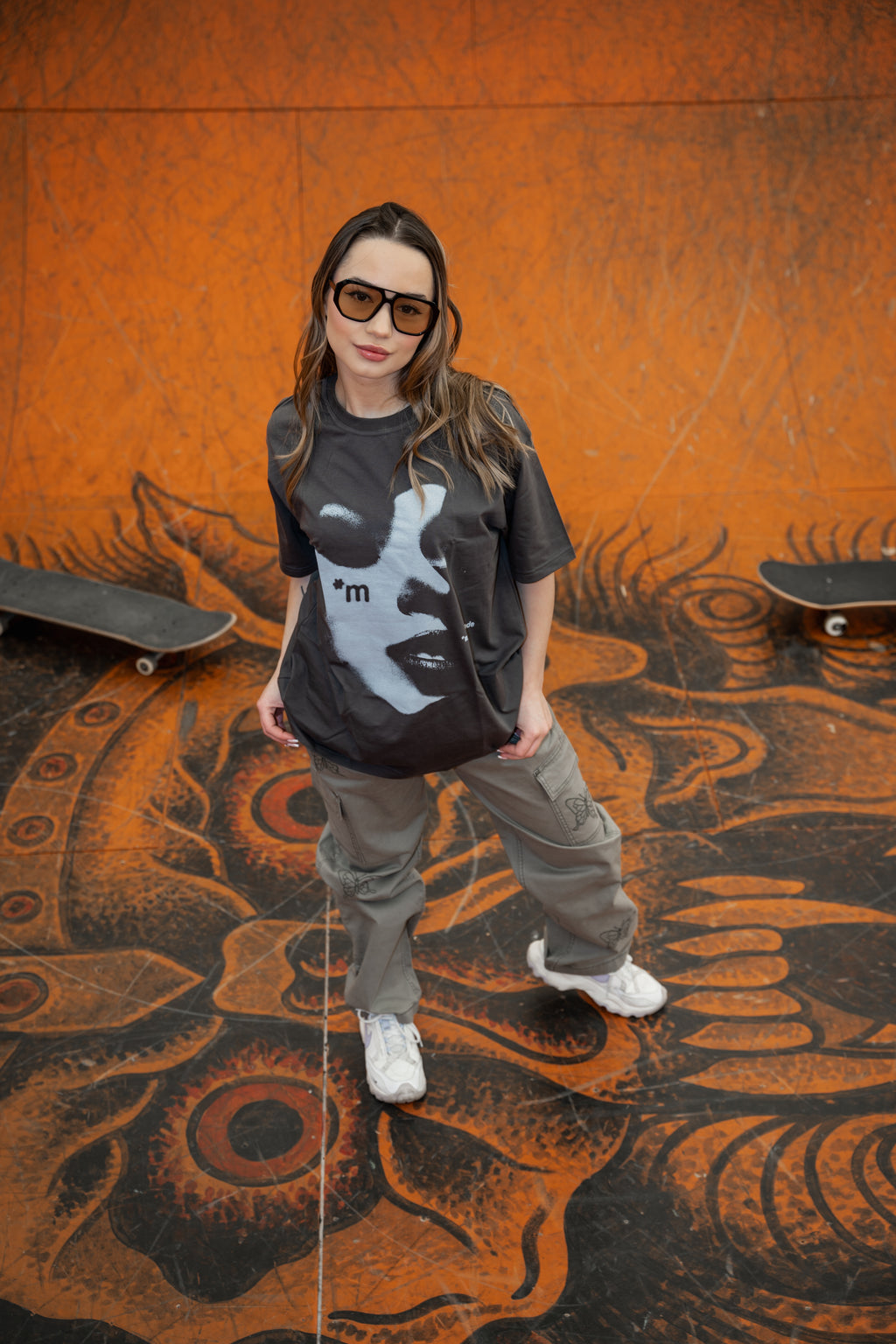 [IN STOCK] Graphite Charming Face T-shirt